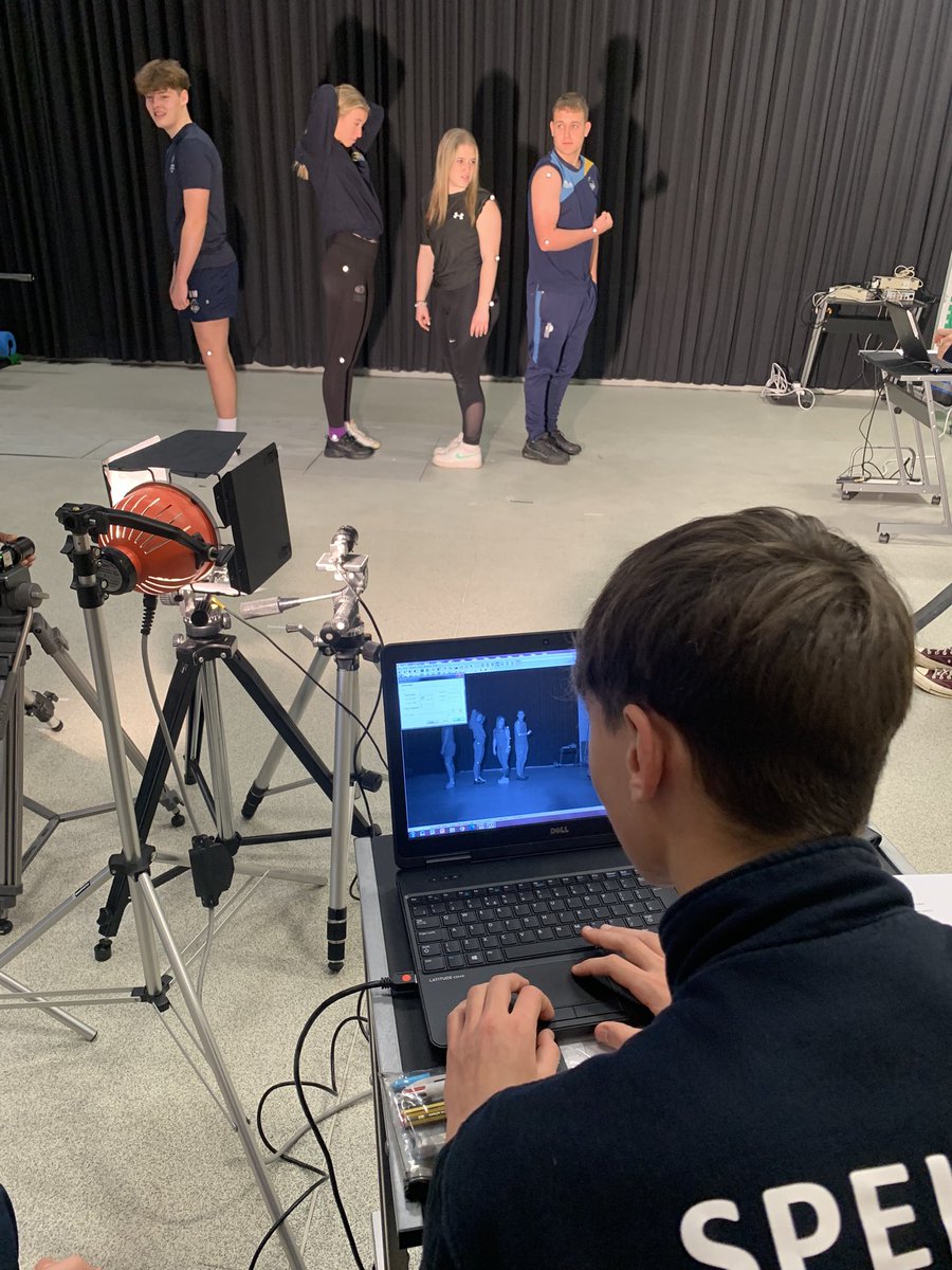 SRA_PE_Dance's tweet photo. @sra_sports & PE A level students visiting @uniofbeds experiencing workshops on video and software 2D motion analysis and force plates - Looking at improving performance through biomechanics analysis. #CrossoverLearning @TandLSRA 🍎👩🏽💻📹📈 https://t.co/0zOwgNUEmb