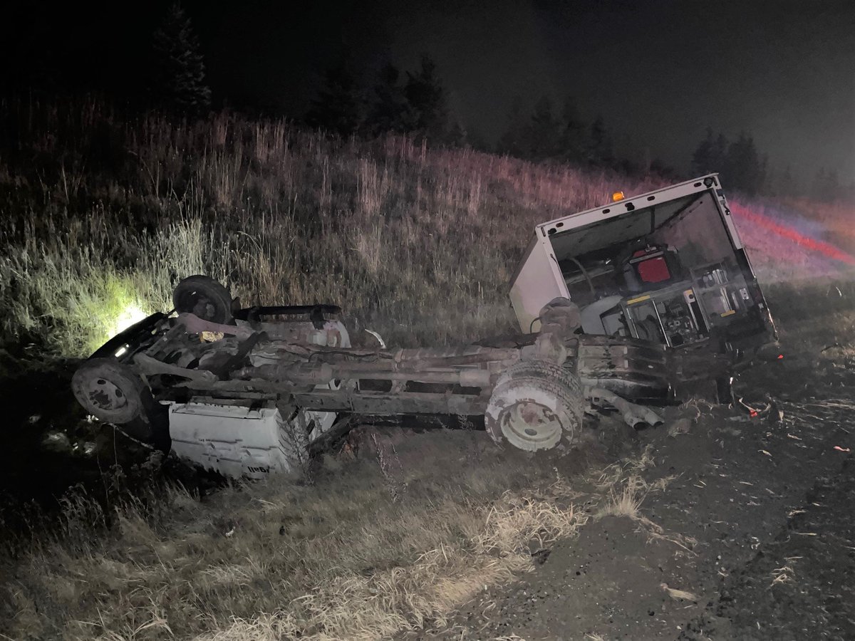 OPP_HSD's tweet photo. Wheel separation from commercial vehicle. #Hwy400/89 SB north of 89.
The #WheelOff resulted in a rollover, fortunately only minor injuries. https://t.co/TDqpTfZp0b