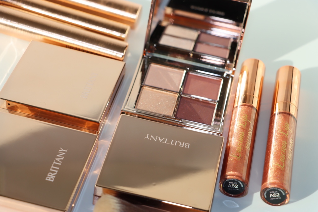 BRTYCosmetics's tweet image. Unlock effortless glamour with luscious lips - the perfect finishing touch 🧡✨
.
#brittanycosmetics #MakeupGoals #makeupideas #cosmetics #wedding #lashes #myself #likeforlikes #happy #eyeshadow #photoshoot #lipstick #makeupoftheday #maquillaje #makeuplook #mua #modeling #makeup