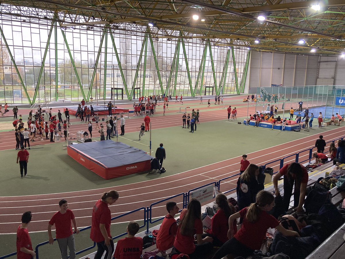 Championnat d’Académie d’athlétisme Indoor UNSS à Nogent sur Oise. Près de 300 élèves de 21 collèges et lycées. Une belle organisation <a href="/AmiensUnss/">@unss_amiens</a> avec des élèves et enseignants heureux.
<a href="/hautsdefrance/">Région Hauts-de-France</a> @MullerRaphal4