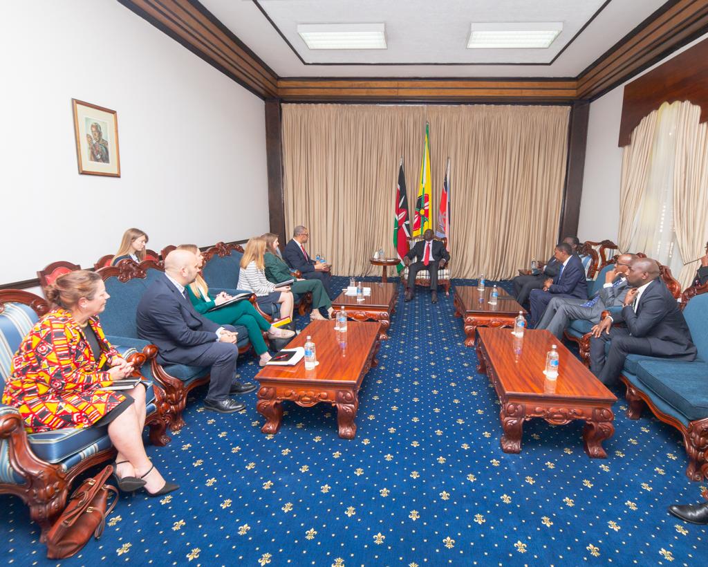 WilliamsRuto's tweet photo. At State House, Nairobi, held talks with @JamesCleverly, the Secretary of State for Foreign, Commonwealth and Development Affairs of the United Kingdom; agreed to further peace and stability in the Horn of Africa. https://t.co/rANv7XgNhH