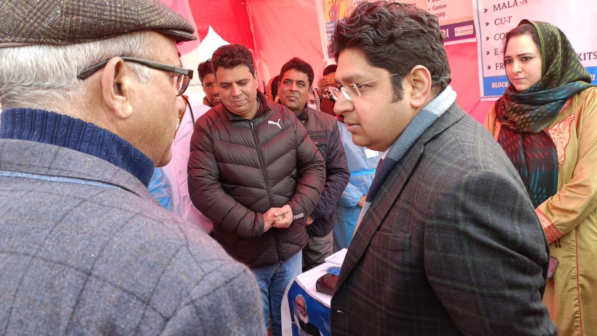 ABPMJAY_BLA's tweet photo. #MTMP
Sec to Govt.PD&amp;MD JK Dr Raghav Langer,IAS,@DCBaramulla @DrSyedSehrish  @AskSheikhAadil @Touseefraina  @MusaratKar &amp; other officers inspected ABPMJAY stalls installed by @cmobaramulla Also distribution of golden card among beneficiaries &amp; reviewed the status of BIS
@sha_jnk https://t.co/wHJWgqQKVt