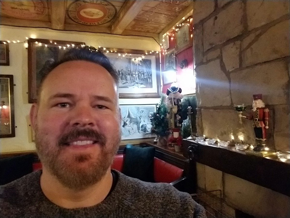 CameronMayCS's tweet photo. Lunch at the #RedLionInn in Culross, Scotland. This "ale house" was built ca. 1570. Amazing little place. https://t.co/TT96JLNUWc