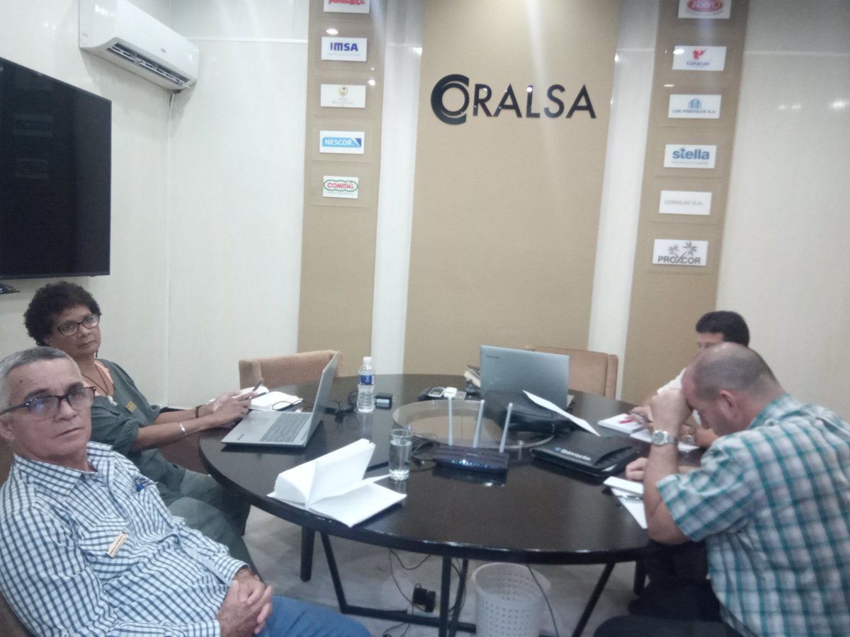 Se desarrolla la Junta de Directores de Coralsa, rindiendo homenaje al Titán de Bronce, a Frank País y a los Mártires de la Operación Tributo. VAMOS POR MAS Y CON TODO. #FidelPorSiempre #CoralsaCuba #MinalCuba