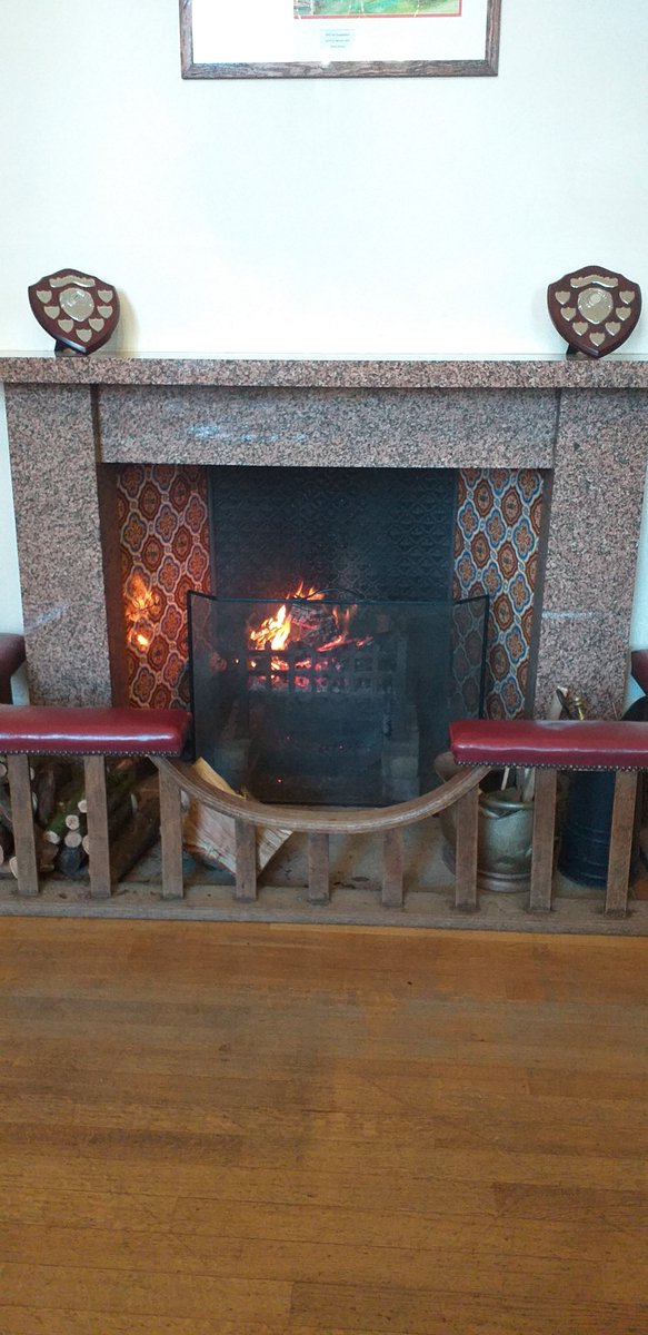 What a welcome! Great fire, good coffee and students who know their history! 🎄📚 Having a brilliant time at @Swanbourne_ 
#TheBoyWhoDrewTheFuture 
@FireflyPress