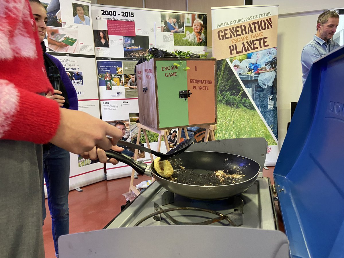 msa_adn's tweet photo. #jeunes #apj
On continue avec le projet 2️⃣ : Livre de recettes locales, équilibrées et originales pour les collégiens ! Direction #Yenne en #savoie pour découvrir, preuve à l’appui, ce projet gourmand et 100% local 😋 Démo en direct d’une des recettes 👏 https://t.co/poJASqpBjZ