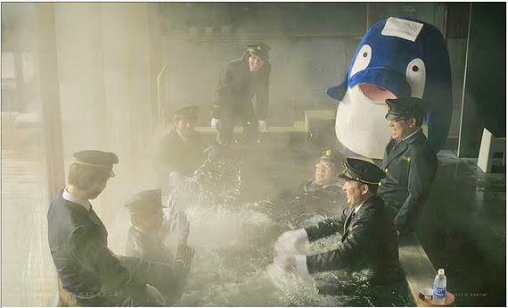 mondomascots's tweet image. Kotochan the dolphin, mascot of the Kotoden-Kotohira train line, goes to the bathhouse with his train conductor friends.