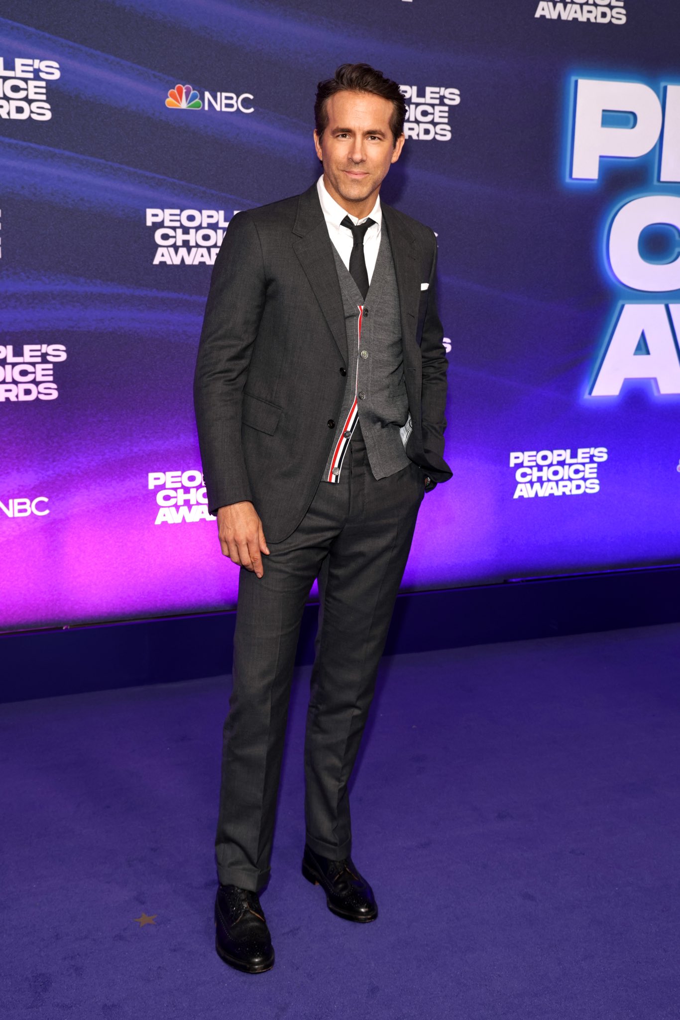 ryan-reynolds-on-twitter-thank-you-peopleschoice-for-the-2022-icon