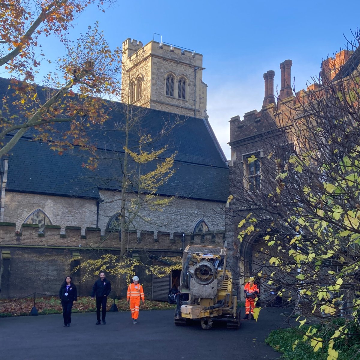 RogerBullivant's tweet photo. #RBSouth is proud to be installing Sectional Flight Auger (SFA) piles at Lambeth Palace, the official residence of the Archbishop of Canterbury!๐ฐ๐
Learn more about SFA today๐ https://t.co/NRtEbaizds
#minipiling #restrictedaccess #construction https://t.co/EyIiqpIHoN