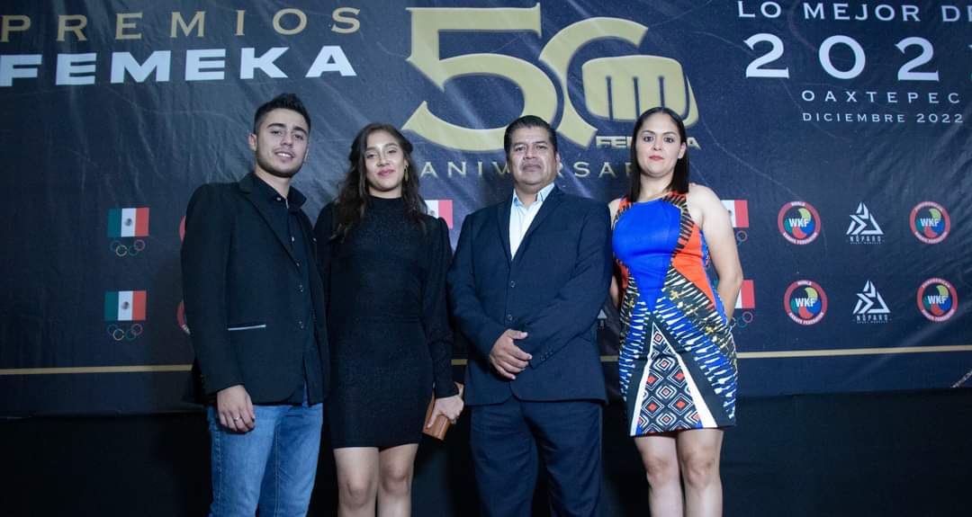 InspiracinDepo's tweet photo. Poblanos galardonados en los #Premios #FEMEKA 2022
🎖️Entrenador
Juan Manuel Cortés
🎖️ Atleta 
Fernanda Martínez Reta
🎖️Medallista internacional Victoria Cruz Romano
🎖️Árbitros/Mundial 
Reyna Varela  González 
🎖️Arbitros/Panamericano 
Gabriel Suárez León 
Roberto Sánchez Ramírez https://t.co/EJE6y6GTb6