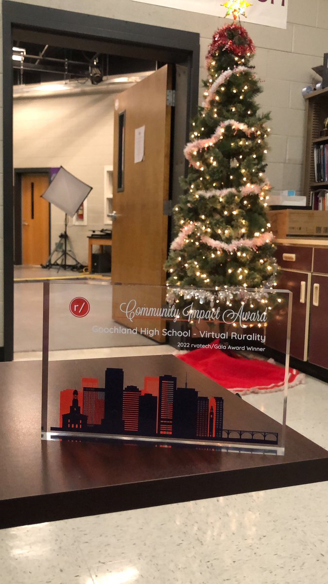 BrentRose180's tweet photo. Thank you @rvatechcouncil for this beautiful award!!! Made my holiday that much brighter. Def will display it proudly!!! https://t.co/KL7qxNAmxE