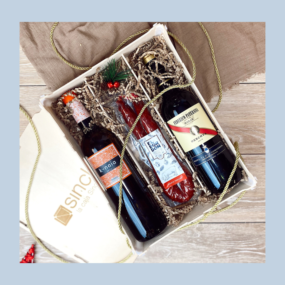 sinclabox's tweet photo. ¡Una de las cajas más vendidas para estas fechas! 💥 ¿Quieres saber por qué? ❓ ¡Porque todos los separadores de nuestras cajas se pueden poner y quitar a tu gusto! Así con una misma caja puedes tener infinidad de posibilidades para hacer packs de productos gourmet de di https://t.co/N0K0vKNX9C