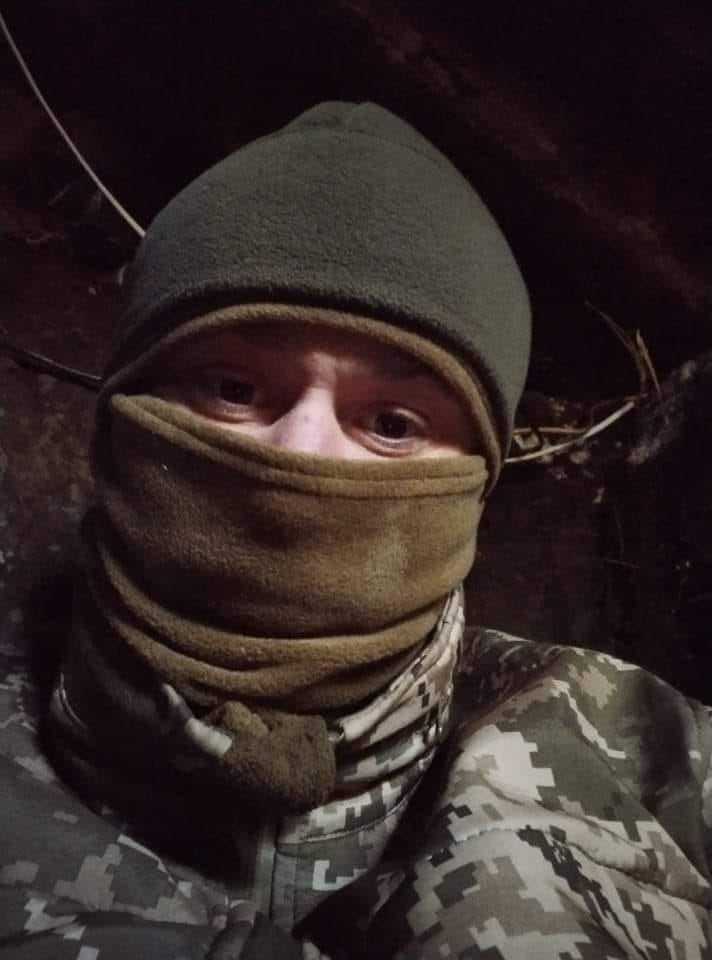 "It's cold especially at night. Depression. Going to sleep, nightmares. Very tired, less jokes, less smiles. Sitting in a hole in the water, imagining meeting with loved ones, hugs, kisses, ...happiness, where is it? I want to live a long life" 
🇺🇦 soldier opens his heart
#lviv