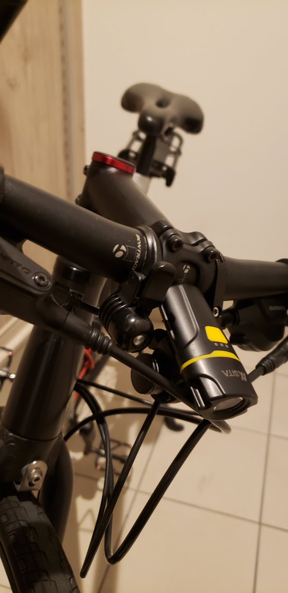 Sophia_PSO2's tweet image. 拡張ブラケットを付けてライトをセンターに！
ハンドル周り、だいぶイカつくなったww