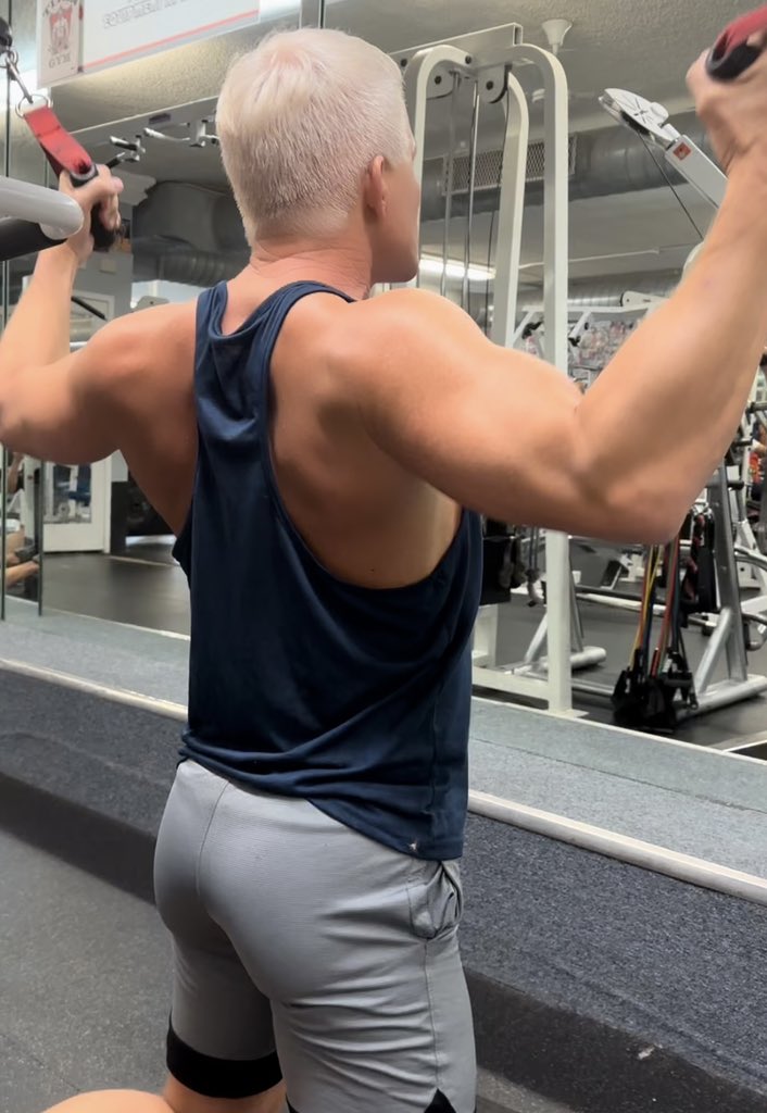 An early workout before promoting my new scent NORSK SNØ (Norwegian Snow)<a href="/DisneyParks/">Disney Parks</a> 
A fresh clean scent for everyone!!
#DisneyParks #norway #fragrance #Nordstrom #norwegian #fresh