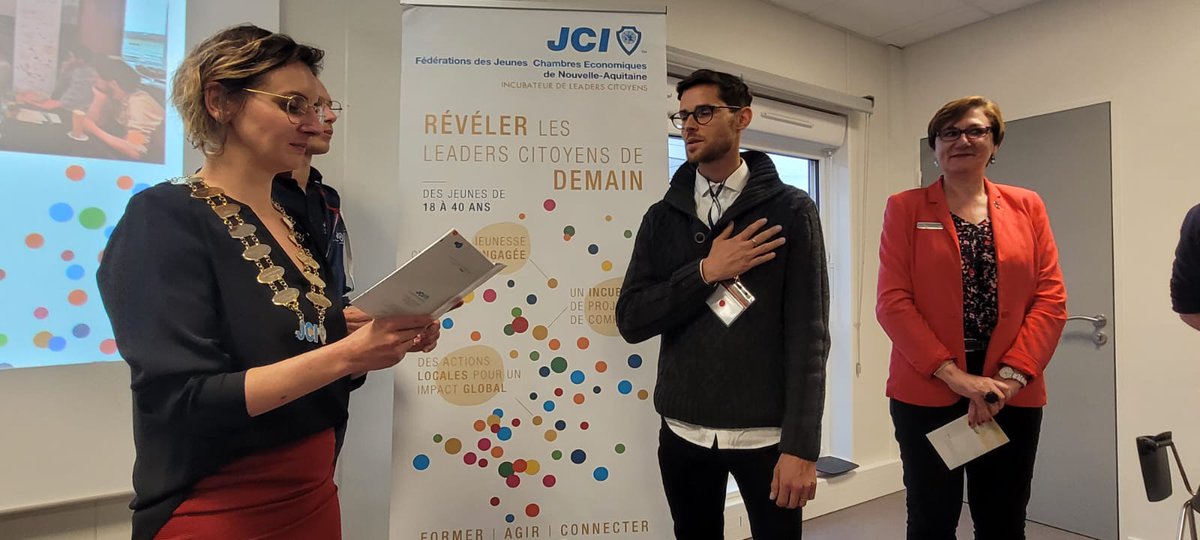 La JCE d'Angoulême-Cognac compte un nouveau membre : Jean-Christophe NOUBLANCHE 🤝🏻

Jean-Christophe a d'ailleurs gagné avec son équipe les joutes et débats qui ont eu lieu lors du Congrès Fédéral à Agen 🗣️

Il rejoindra en 2023 la <a href="/JCEBordeaux/">JCE Bordeaux</a>

#JCI #LEADERSCITOYENS #DEBATS