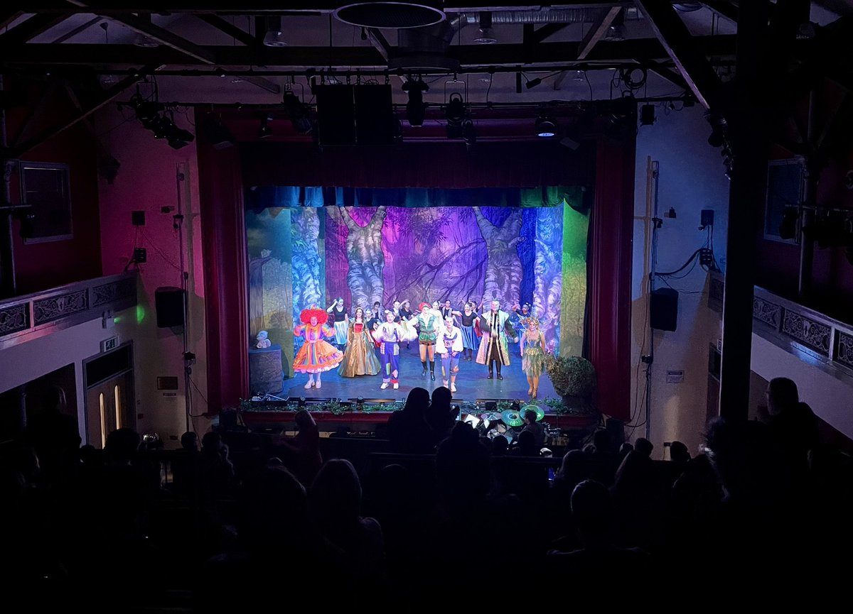 Owenmoneypanto's tweet photo. That’s the first show done ✅ &amp; what a show 🤩 well done to all our fantastic cast &amp; crew 😍 Robin Hood 🫘🌱@MetAbertillery 🎭 opening to the public tomorrow night this may be your only chance to watch this magical🪄adventure 🏹 @JulesLewisJones https://t.co/gfVIaK0AJG