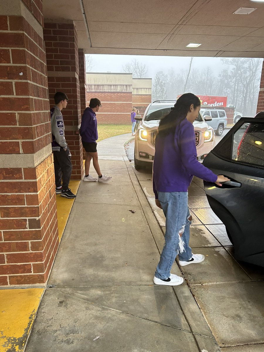 bluff_swim's tweet photo. CB Swim loved starting our day by serving our community and helping our friends at Friendship Elementary get off to a great start. Thanks for inviting us! @HallcoFES @BluffCherokee @HallcoCBHS https://t.co/SVXS6IE4Jh