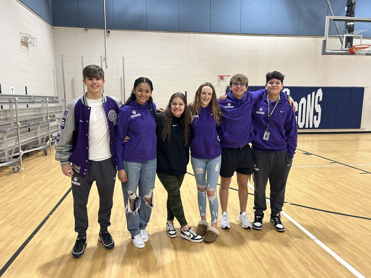 bluff_swim's tweet photo. CB Swim loved starting our day by serving our community and helping our friends at Friendship Elementary get off to a great start. Thanks for inviting us! @HallcoFES @BluffCherokee @HallcoCBHS https://t.co/SVXS6IE4Jh