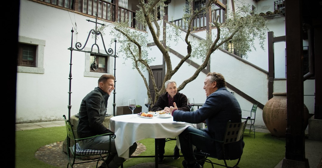 Esta noche emprendemos un viaje, destino final... ¡El plató de <a href="/A3Noticias/">Antena 3 Noticias</a> con <a href="/VicenteVallesTV/">Vicente Vallés</a> como copiloto! 👏

Os esperamos esta noche a partir de las 22:45 horas con un nuevo programa de #JoaquínElNovato en <a href="/antena3com/">Antena 3</a> . 📺