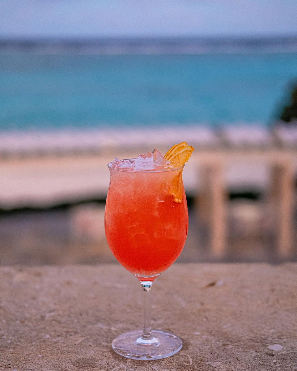 Master the skill of mixing and creating tasty cocktails at our Mixology Class on Monday, December 26, at Turtles Bar. To learn more about our festive season happenings, visit: ow.ly/9oN750LWLpa

#ImAFan #MandarinOrientalCanouan #BestBars