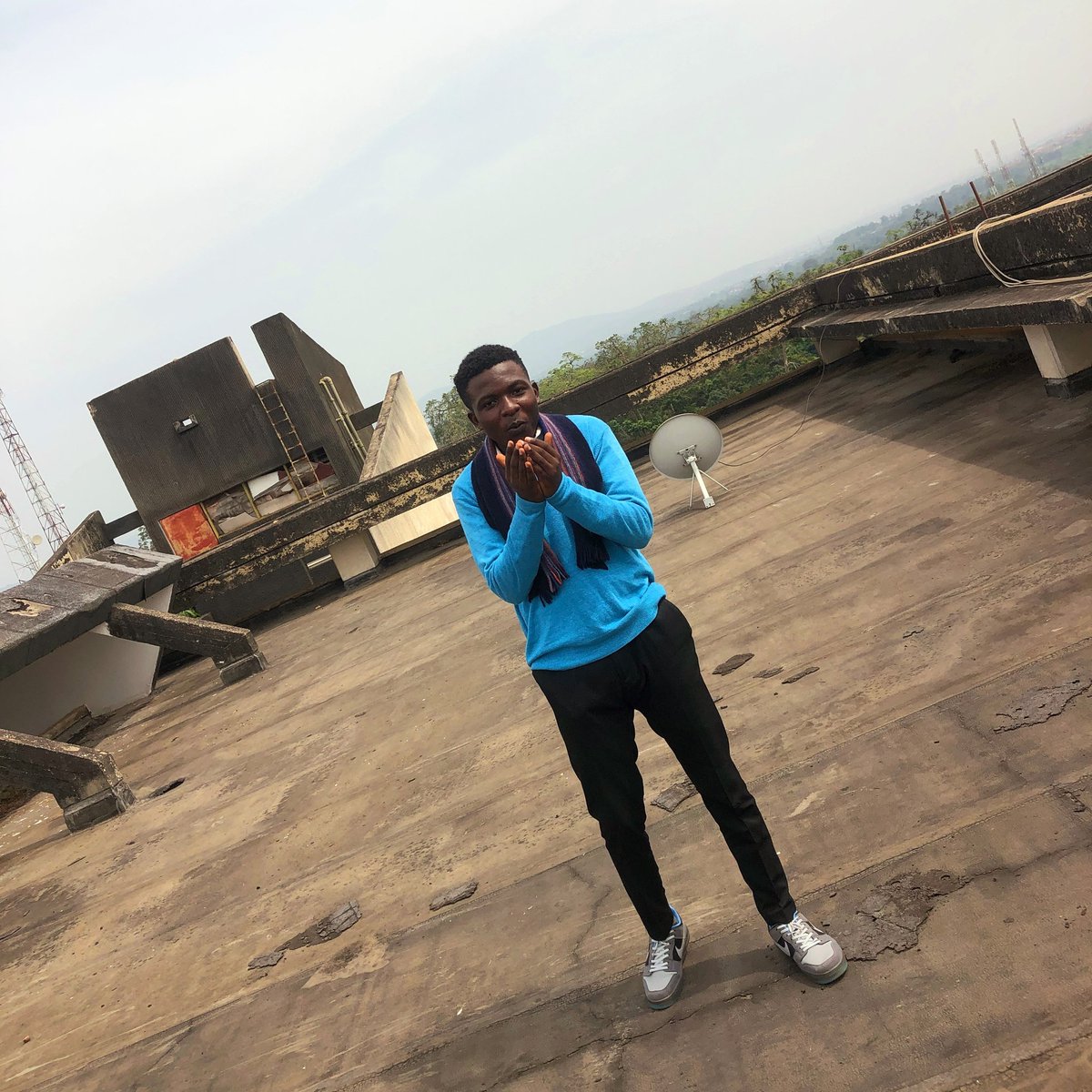 Just_iy's tweet photo. Went to the roof top of the Faculty of Social Sciences to take some shots 📷...it turned out this way 🥳

#OAUTwitter https://t.co/Wc2pn32jTQ