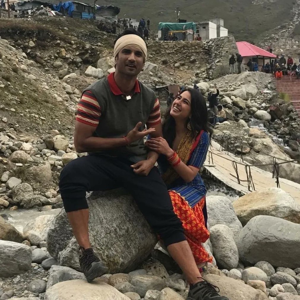 filmfare's tweet image. Here are some lovely BTS shots of #SaraAliKhan and the late #SushantSinghRajput from #Kedarnath as it completed 4 years today! 🌟❤️