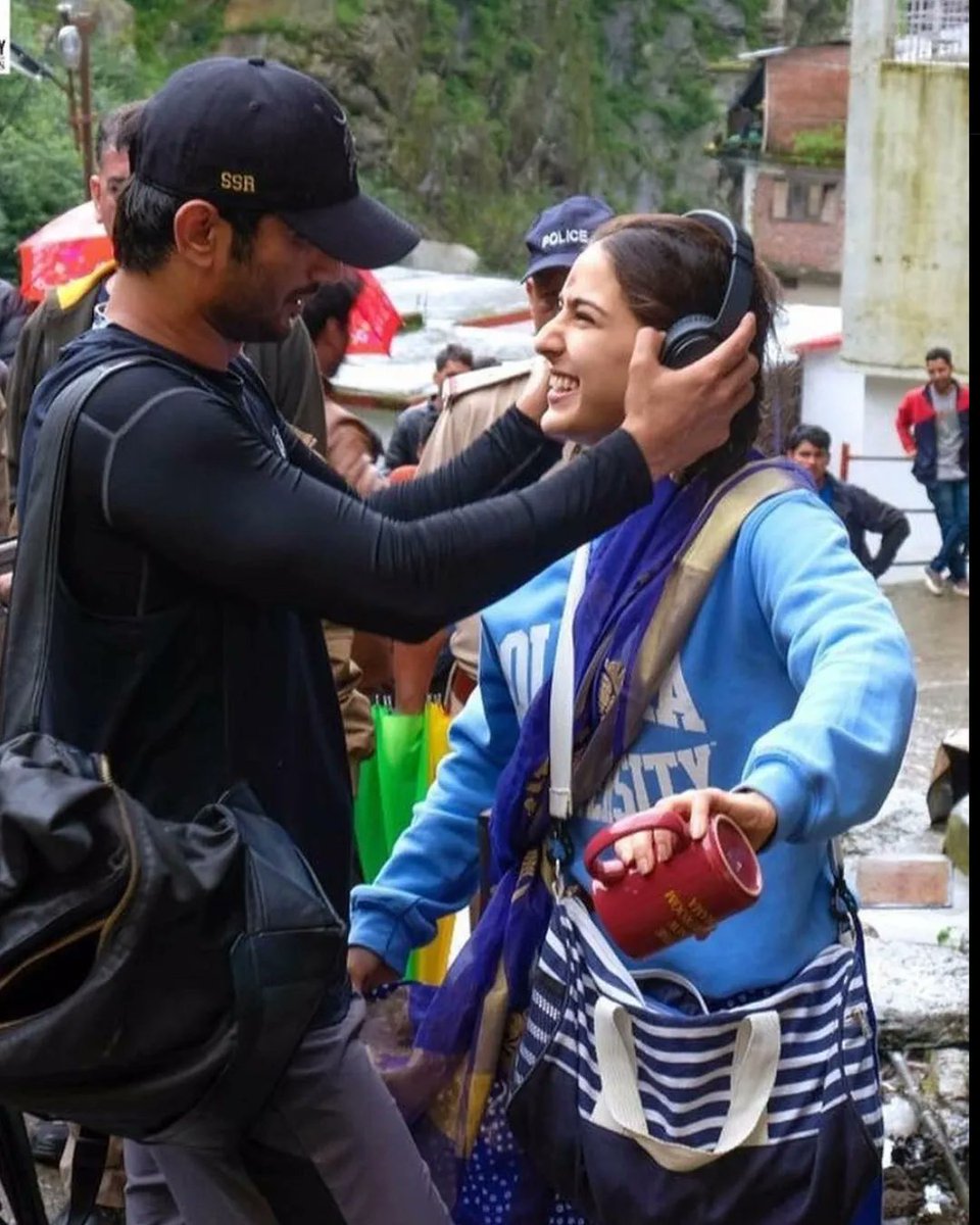 filmfare's tweet image. Here are some lovely BTS shots of #SaraAliKhan and the late #SushantSinghRajput from #Kedarnath as it completed 4 years today! 🌟❤️