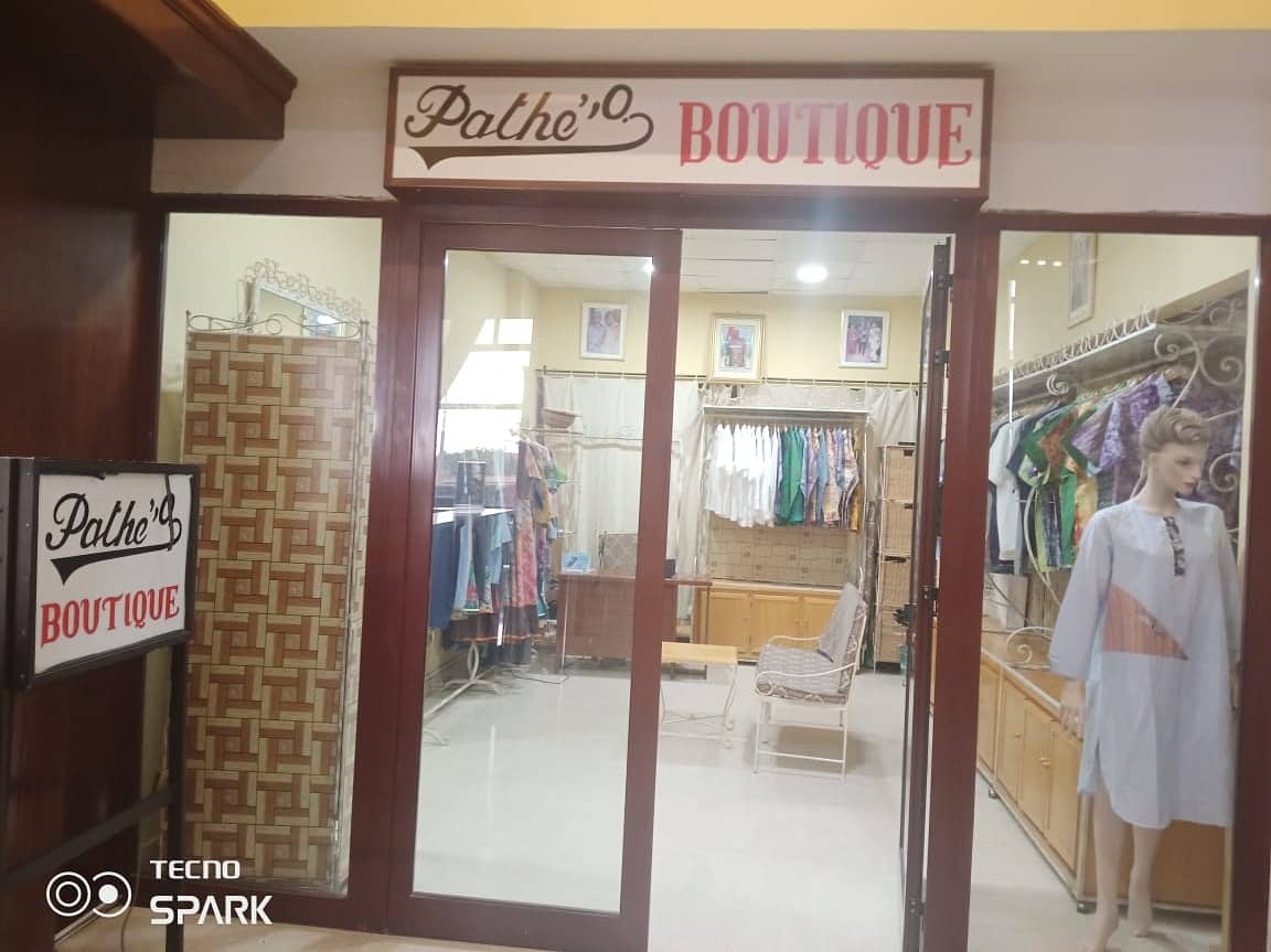 Pathe_O's tweet photo. Vous êtes à Ouaga 2000, pas besoin d'aller plus loin pour vous procurer des articles Pathe'O. Rendez-vous à notre boutique de l'hôtel Laïco, vous y trouverez votre bonheur 🥰

Contact: +226 72 18 06 74

#pathéo #patheo #pathéo50ans #lamaisonpathéo #fondationpatheo https://t.co/5z75XrlWM5