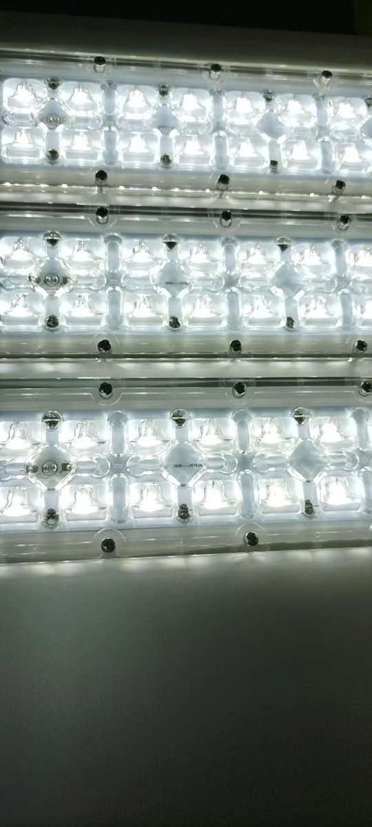 Our solar lamps are using Tab II PMMA lens. This kind of lens are anti-flashlight and with up to 94% efficiency! #solar #solarlight #solarlighting #roadlighting #gardenlighting