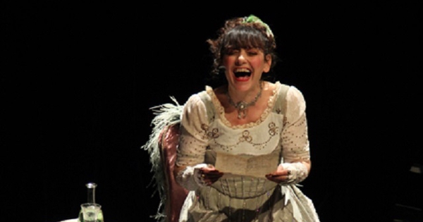 labelth's tweet photo. #evenement 'Mademoiselle Maya en ut intégral', c'est un spectacle culte né en 2011 joué un peu partout en France. Vous savez quoi ? Mademoiselle Maya, divette de Feydeau, revient au Gouvernail le 12 décembre ! #chanson #humour #Paris @helloasso @BilletReduc @BCritique https://t.co/yETVWDjkwy