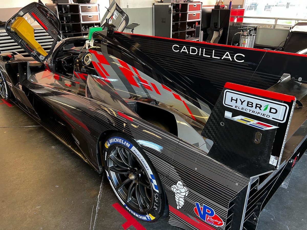 AX_Racing's tweet photo. Great to have the whole team together for the @DAYTONA test. 🏎️💨 https://t.co/HgtxfmFbRc