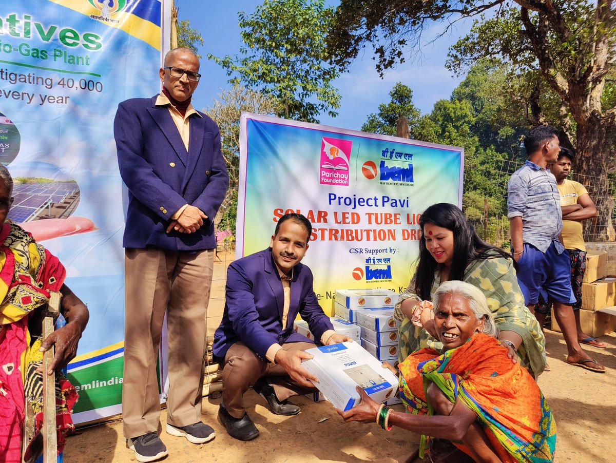 rosalinpatsani's tweet photo. #ProjectPavi #DistributionDrive #ParichayFoundation
Parichay Foundation could implement BEML's green initiatives campaign's CSR support to our signature project "PAVI- To light the world by distributing LED Solar LED Lamps for the elderly women of Nabaguba Village,Kandhamal. https://t.co/erGypzRIM3
