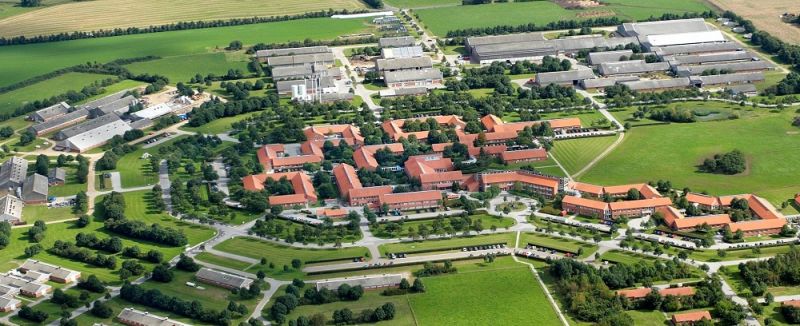 Husdyrforskning's tweet photo. We seek new employees for education and research in veterinary medicine. Deadline is 11 January 2023! From August 2024, @AarhusUni begins to take in students to its newly established veterinary education. Come join us 😊 https://t.co/cRiadHJS8c
#education #veterinary #AUViborg https://t.co/mpqtc4Bv7S