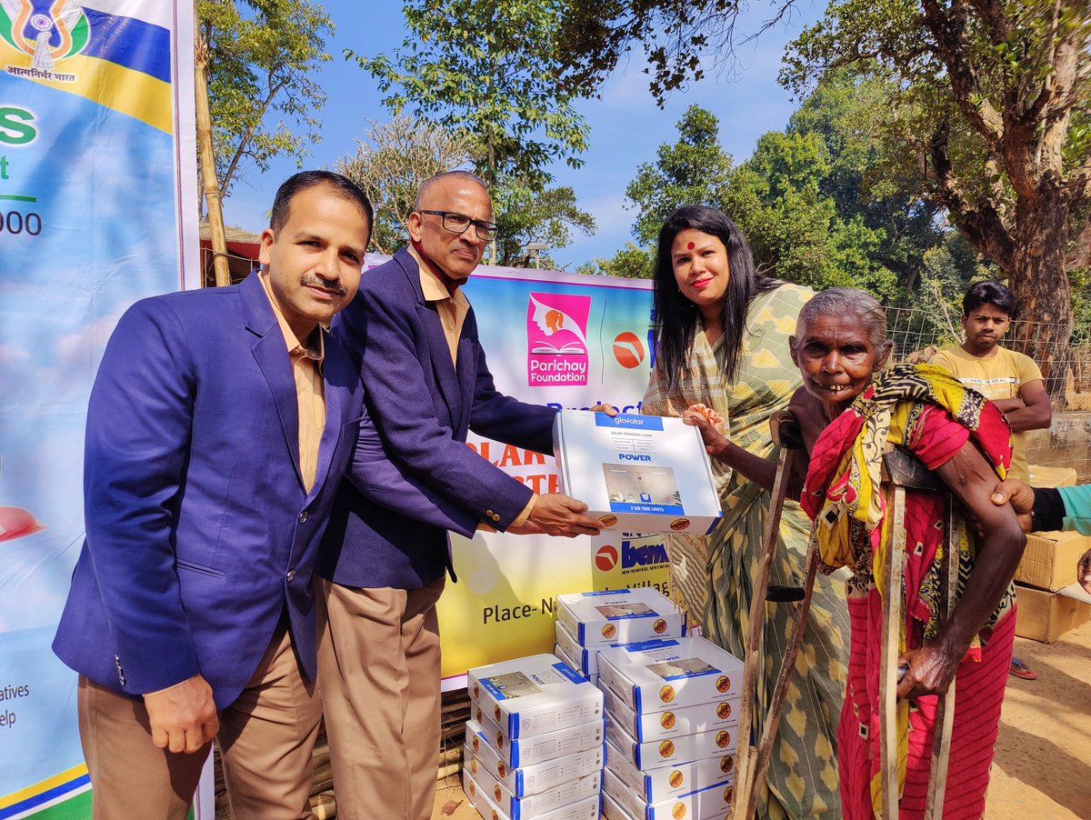rosalinpatsani's tweet photo. #ProjectPavi #DistributionDrive #ParichayFoundation
Parichay Foundation could implement BEML's green initiatives campaign's CSR support to our signature project "PAVI- To light the world by distributing LED Solar LED Lamps for the elderly women of Nabaguba Village,Kandhamal. https://t.co/erGypzRIM3