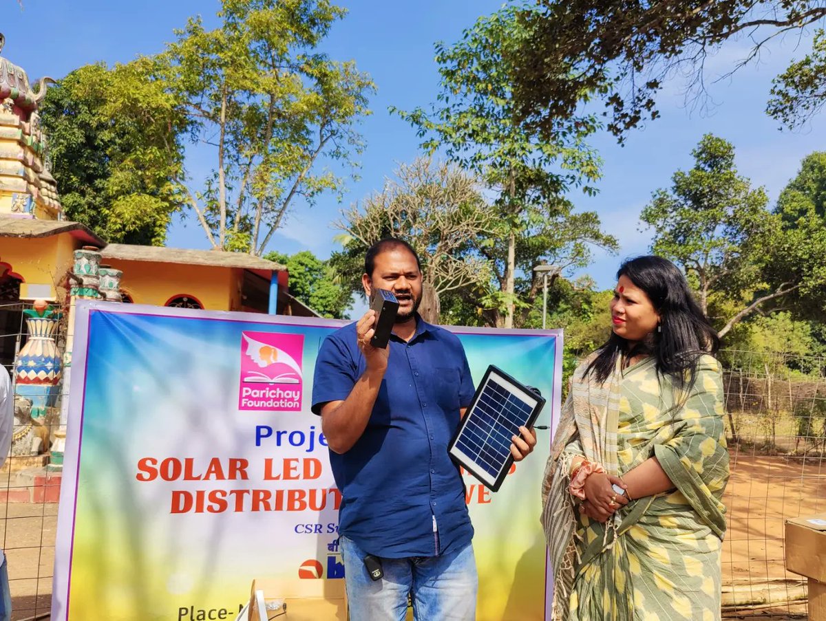rosalinpatsani's tweet photo. #ProjectPavi #DistributionDrive #ParichayFoundation
Parichay Foundation could implement BEML's green initiatives campaign's CSR support to our signature project "PAVI- To light the world by distributing LED Solar LED Lamps for the elderly women of Nabaguba Village,Kandhamal. https://t.co/erGypzRIM3