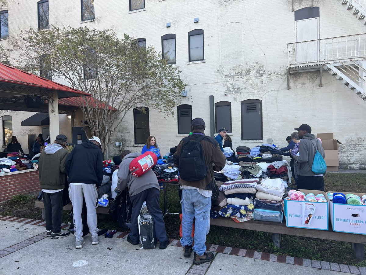 aaronfarrarNews's tweet photo. #HappeningNow: 20th Annual Mister Rogers’ Neighborhood Sweater Drive. Thousands of Coll weather items are being given out to those who need it at the Clara White Mission and City Rescue Mission in downtown Jacksonville @wjxt4 https://t.co/3YOpdf7Aix