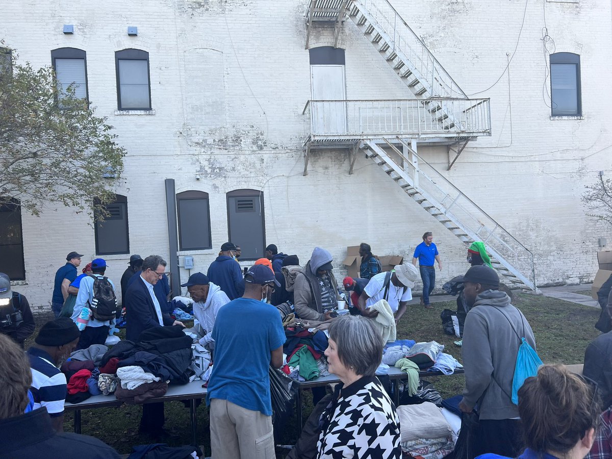 aaronfarrarNews's tweet photo. #HappeningNow: 20th Annual Mister Rogers’ Neighborhood Sweater Drive. Thousands of Coll weather items are being given out to those who need it at the Clara White Mission and City Rescue Mission in downtown Jacksonville @wjxt4 https://t.co/3YOpdf7Aix