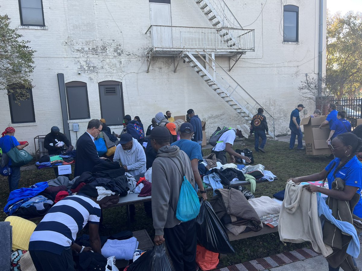 aaronfarrarNews's tweet photo. #HappeningNow: 20th Annual Mister Rogers’ Neighborhood Sweater Drive. Thousands of Coll weather items are being given out to those who need it at the Clara White Mission and City Rescue Mission in downtown Jacksonville @wjxt4 https://t.co/3YOpdf7Aix