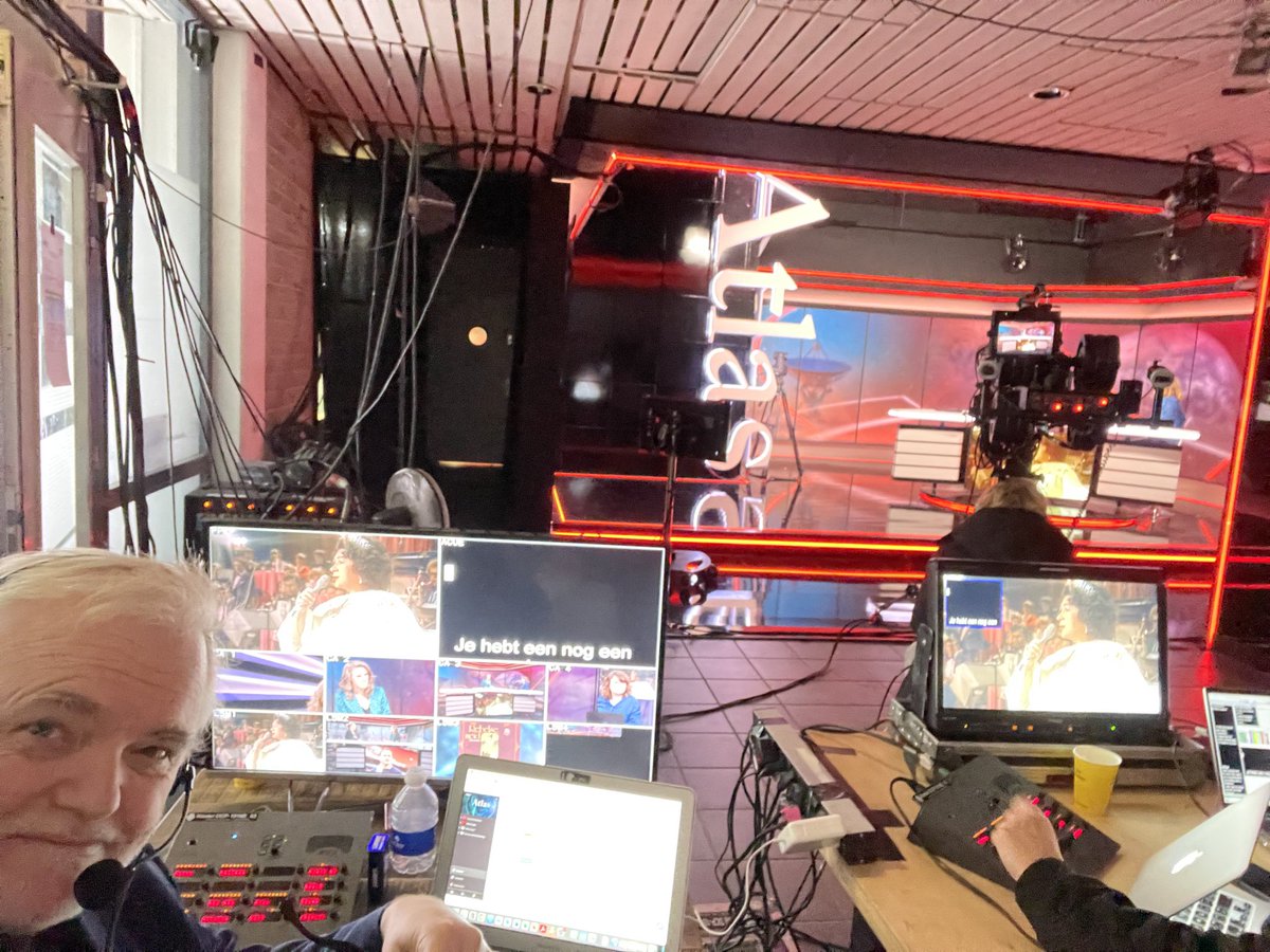 rombertus's tweet photo. In voorbereiding van de allerlaatste #Atlastv ooit. Wat doet Mery Servaas in een wetenschappelijk programma? We willen weten wat kou doet met je lijf. Gaat James Webb een 2e aarde vinden? Columnist @georgevanhal sluit af. NPO2, 20.35. Komt dat zien! @Wetenschap https://t.co/5txcj50woY