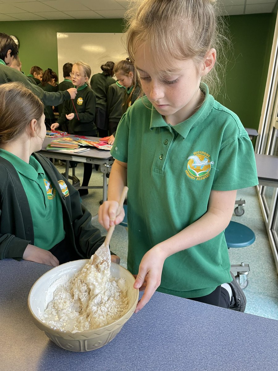 Bulbourne_WPA's tweet photo. We are making bread this afternoon after researching and learning all about rationing in WW2! #WatersideDT #WatersideHistory https://t.co/hOwdEmMYfl