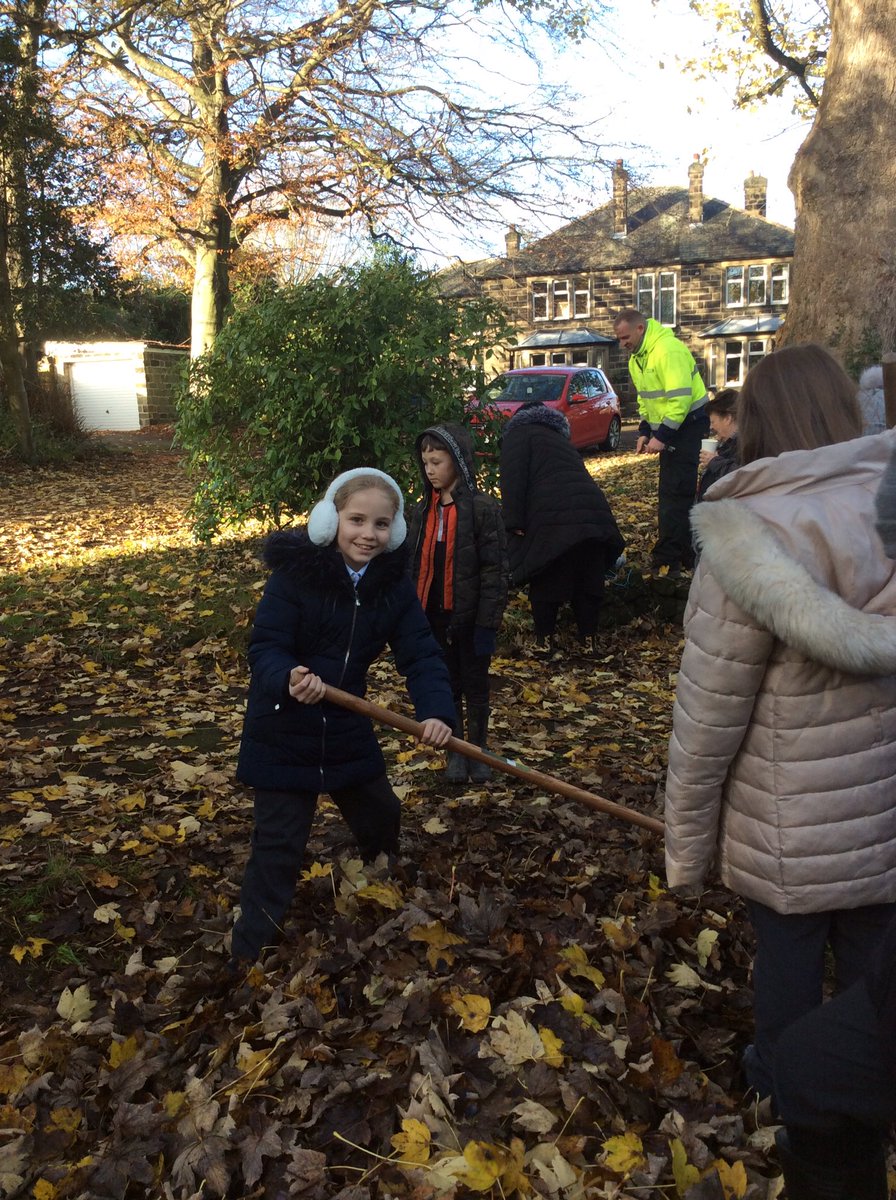 MrB_TheMill's tweet photo. Year 5 have loved their community work this afternoon. Decorating the church rails, clearing the yard and planting a Rowan tree #ASAcommunitychampions #lovinglearning https://t.co/SJW4lTBTNB
