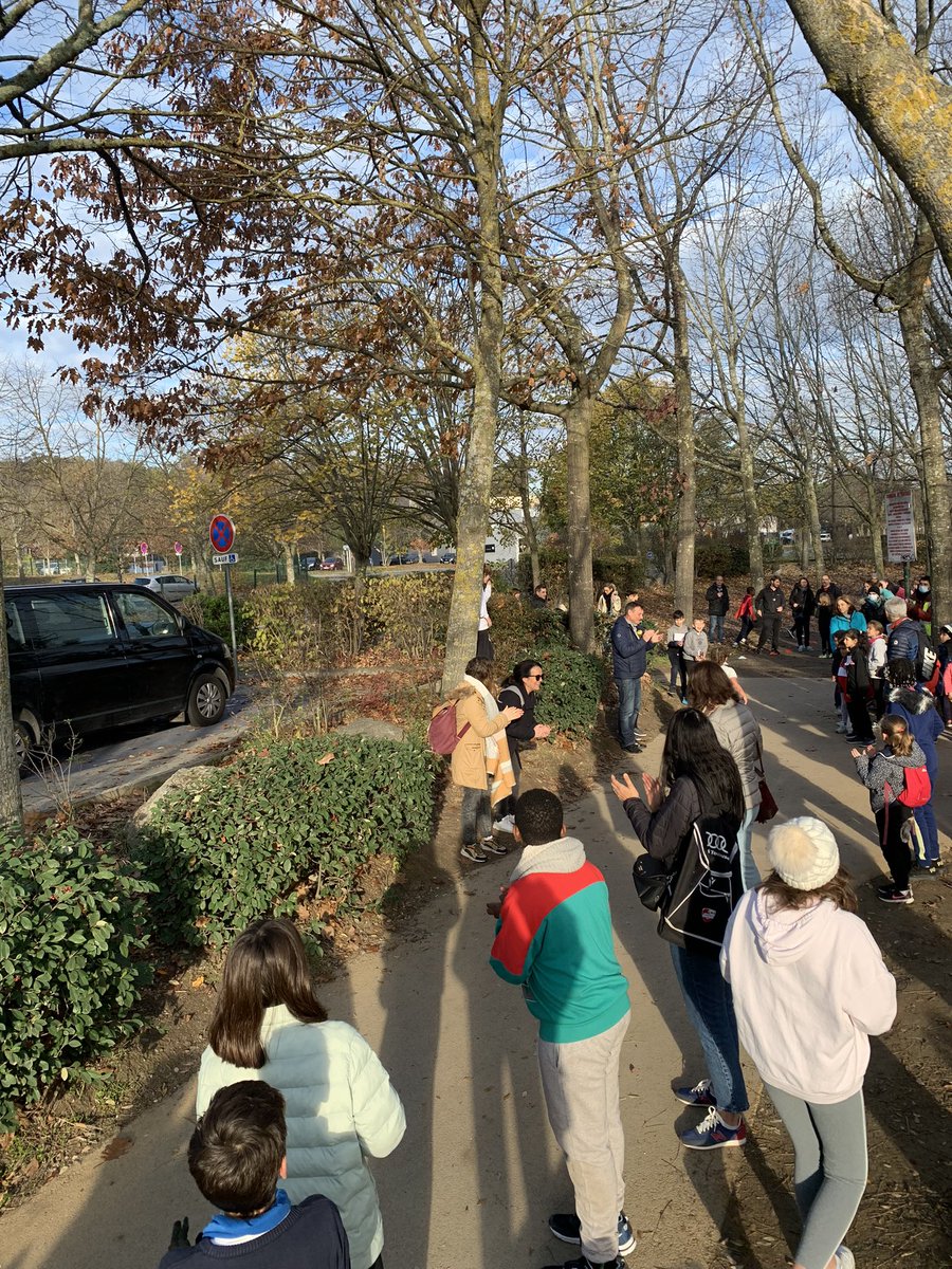 ValerieJacquetV's tweet photo. Merci aux enseignants de l’#ecole Jean Macé Elementaire pour l’organisation de leur incontournable Cross! Bonne humeur, sourires et performance sportive : l’essentiel est de participer! Être https://t.co/wJb9XRmqRC @Toulouse actifs en #conseildecole fait partie de nos missions! https://t.co/PUHtSIPVzI
