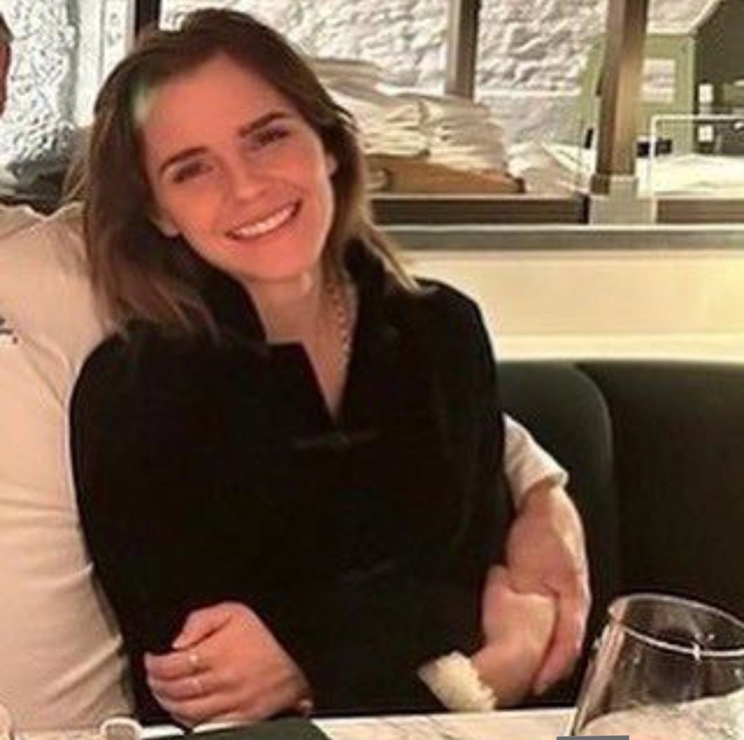Awwwww #NEW of Emma Watson and her dad She looks so beautiful and happy 💗 cr: mother_watson on ig :) #EmmaWatson