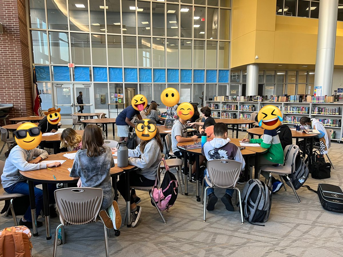 SJH DnD Club Meeting. Groups are working hard to finalize their characters so campaigns can start. #SJHBrighterTogether #katylibraries #dnd