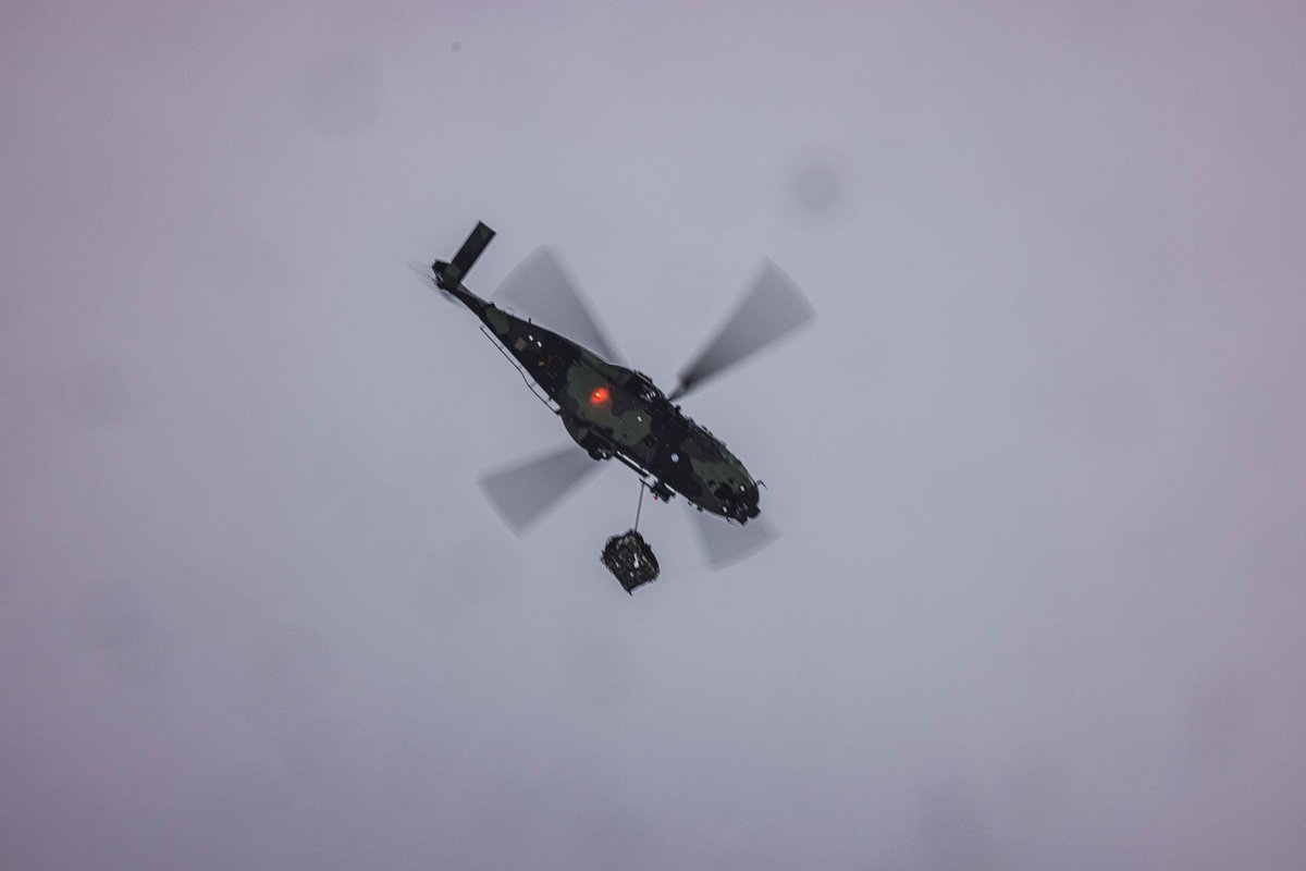 MARFORCOM's tweet photo. #Marines w/ @2ndMLG conduct a helicopter lift during #FreezingWinds22 in #Finland. Marines deployed to Finland foster stronger relationships between USMC &amp; #Finnish Defense Force.

(#USMC photos by Cpl Jackson Kirkiewicz)

#JointForce #AlwaysReady #EveryClime #MarineAviation https://t.co/ayDIn2IZ9O