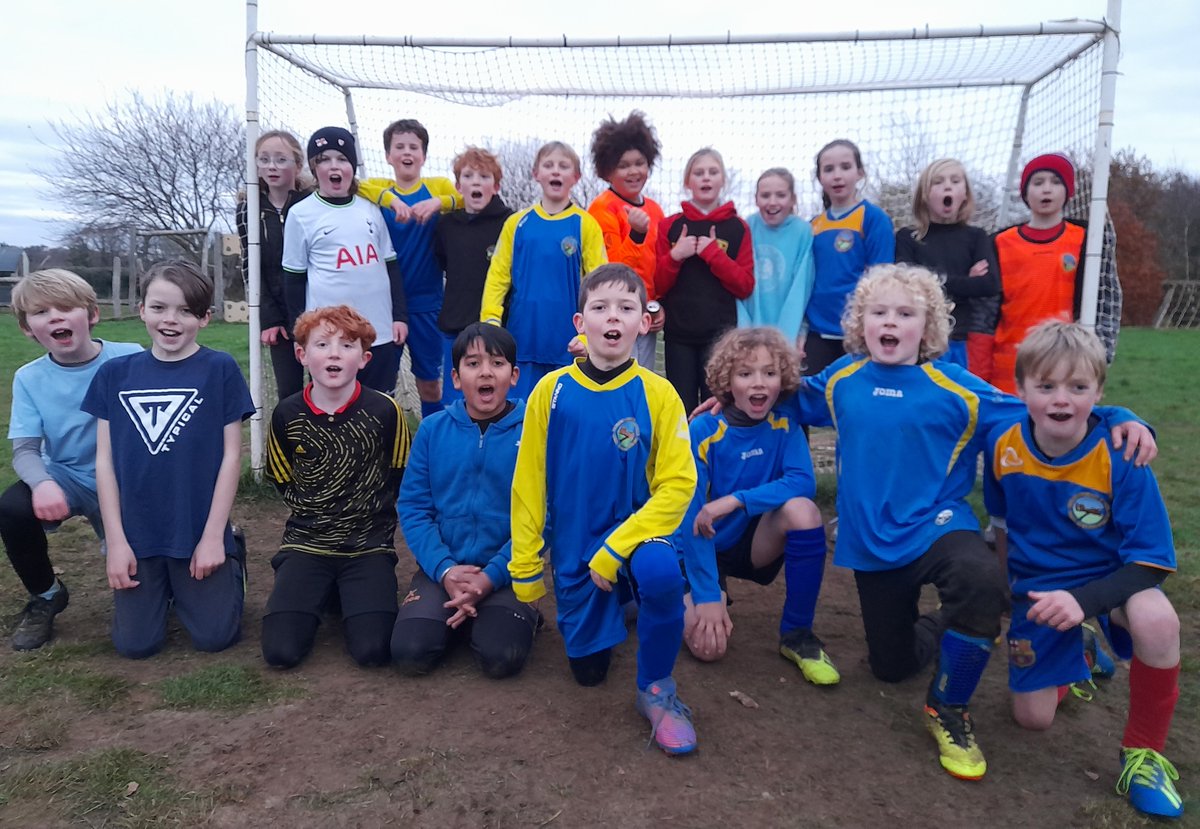 Pennardprimary's tweet photo. Diolch i @MayalsSchool for coming to play us this afternoon. Great to see so many children enjoying the sport and being active! Thank you to all the children and parents #pennhealth #pennfun. https://t.co/eolq7M3AyT