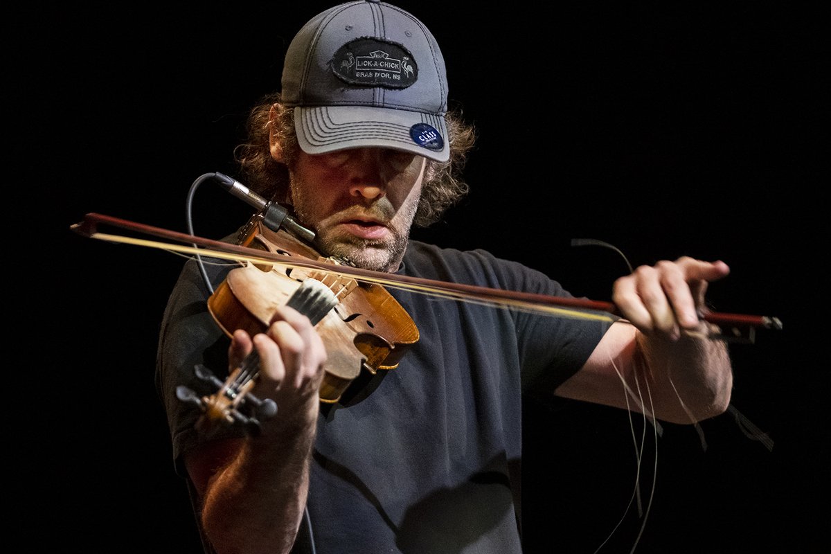 YukonArtsCentre's tweet image. Ashley MacIsaac and Kyle Waymouth performed to a sold out crowd on Dec. 5, with the Yukon Fiddleheads and Boyd Benjamin making guest appearances. Mike Thomas photos. #fiddle #ashleymacisaac #fiddlers