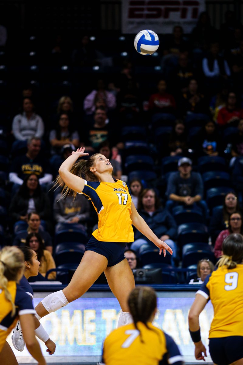 We had plenty to celebrate in 2022!

🔵 2nd straight postseason appearance
🔵 19 wins; 39 combined the last two seasons, the most over a two-year stretch since 1982-83
🔵 2 wins over Power Five schools
🔵 Back-to-back MAC Tournament berths

#GoRockets 🚀🏐