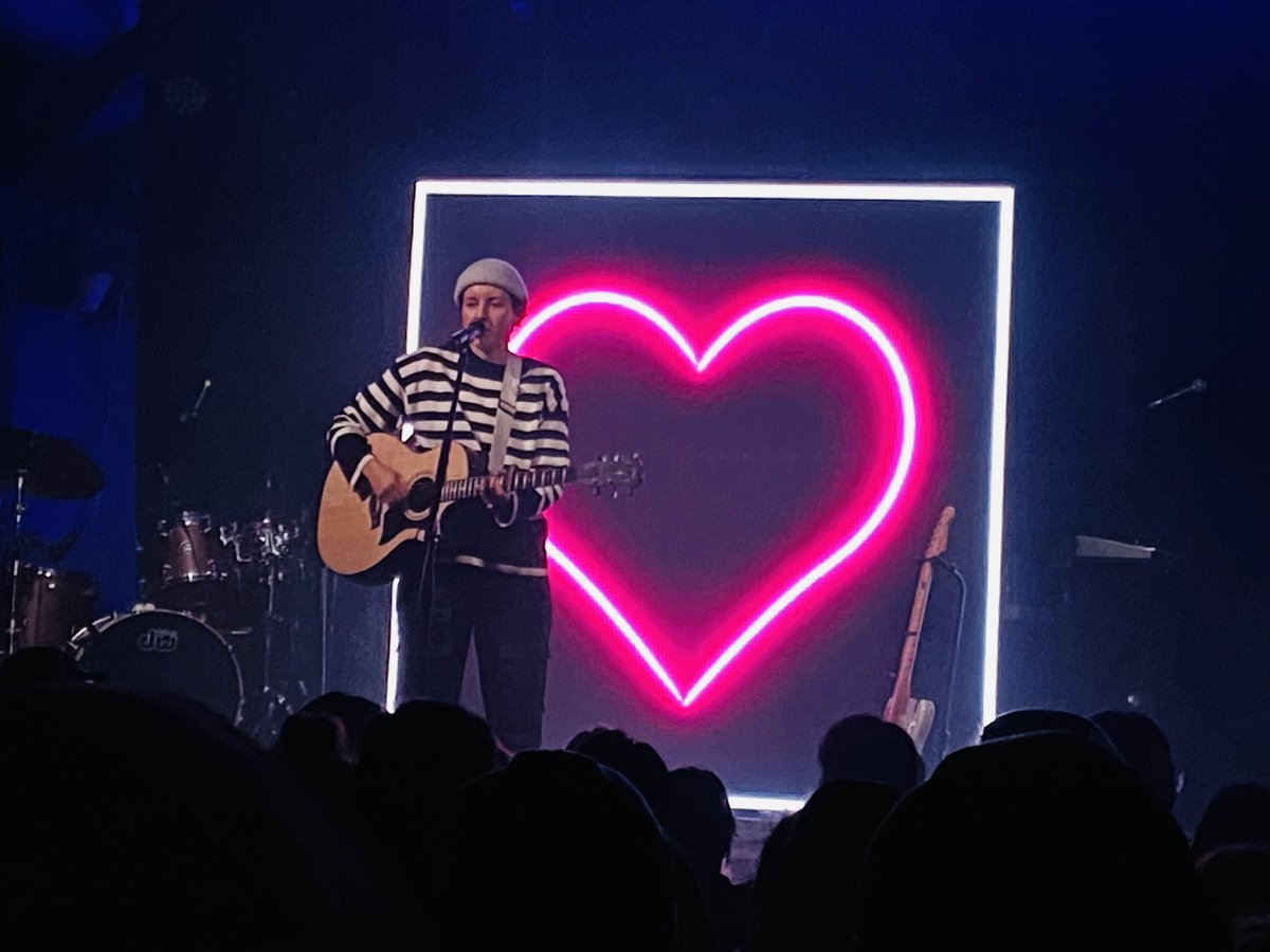 Crashola's tweet photo. Wicked show last night at the @FredFarmMarket w/ Ria Mae, @virginiatovegas and @noelleofficial! #RockPaperScissorsTour #Fredericton https://t.co/nhXmyhh8hg